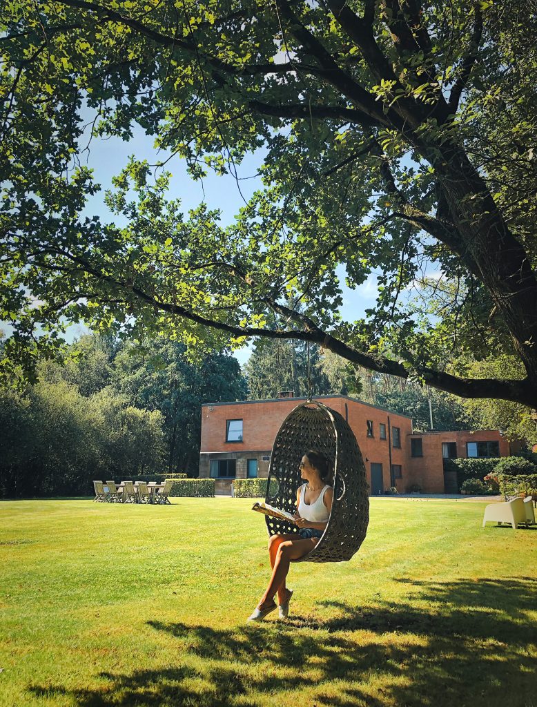 Chillen in de tuin van B&B De Meren