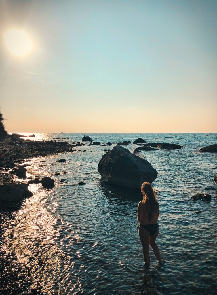 Het verborgen strand van Moon Bay (Slovenië)