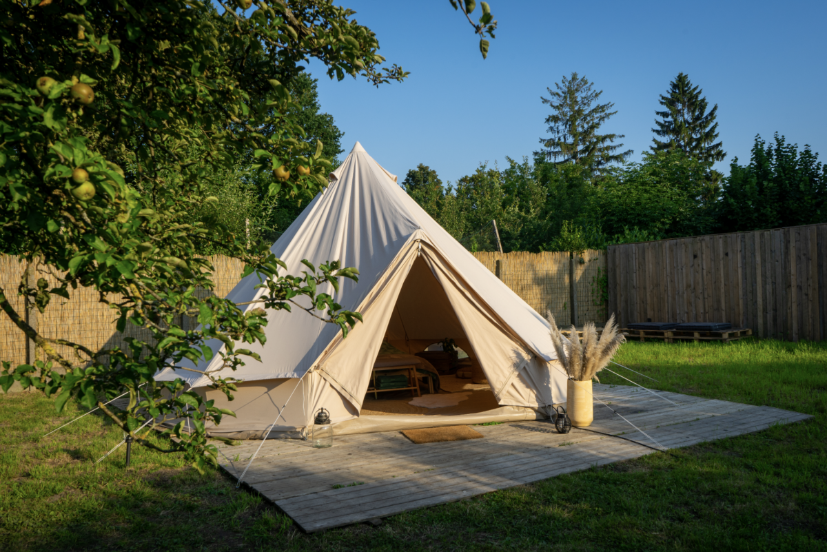 Uniek overnachten in Limburg:  Glamping tussen het riet