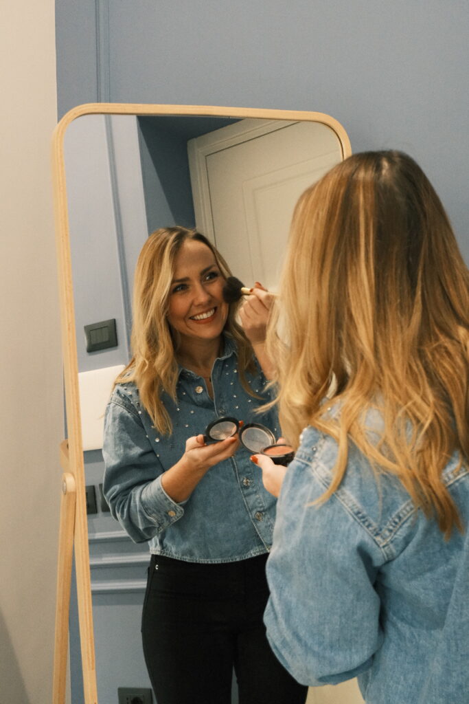 A large mirror to prepare for the day