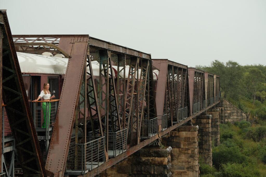 Train on the bridge: Kruger Shalati