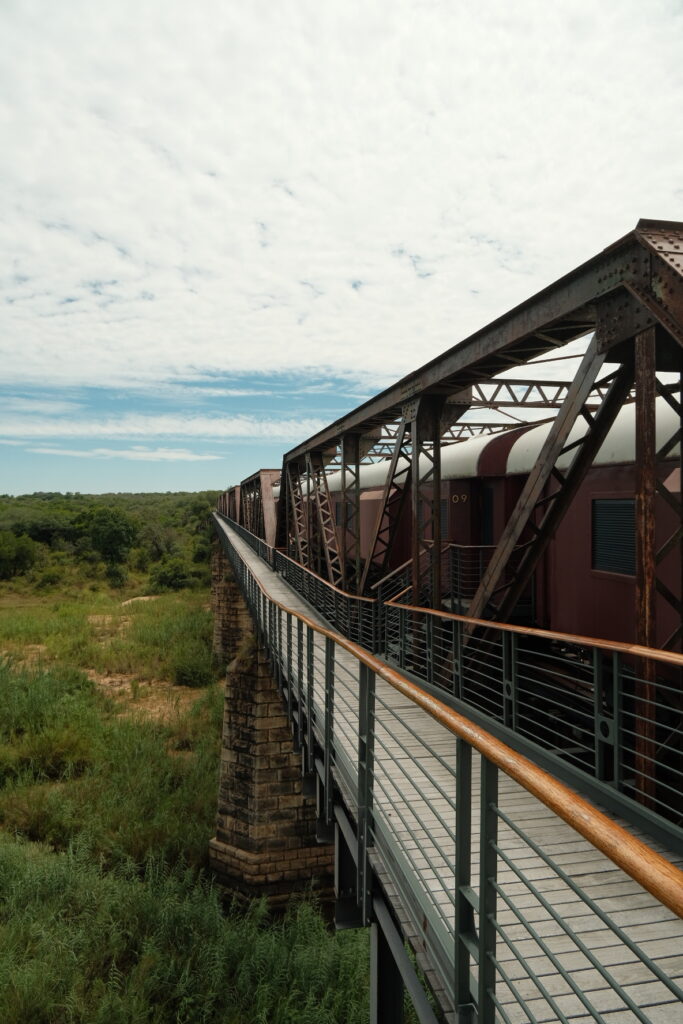 Kruger Shalati: the train on the bridge